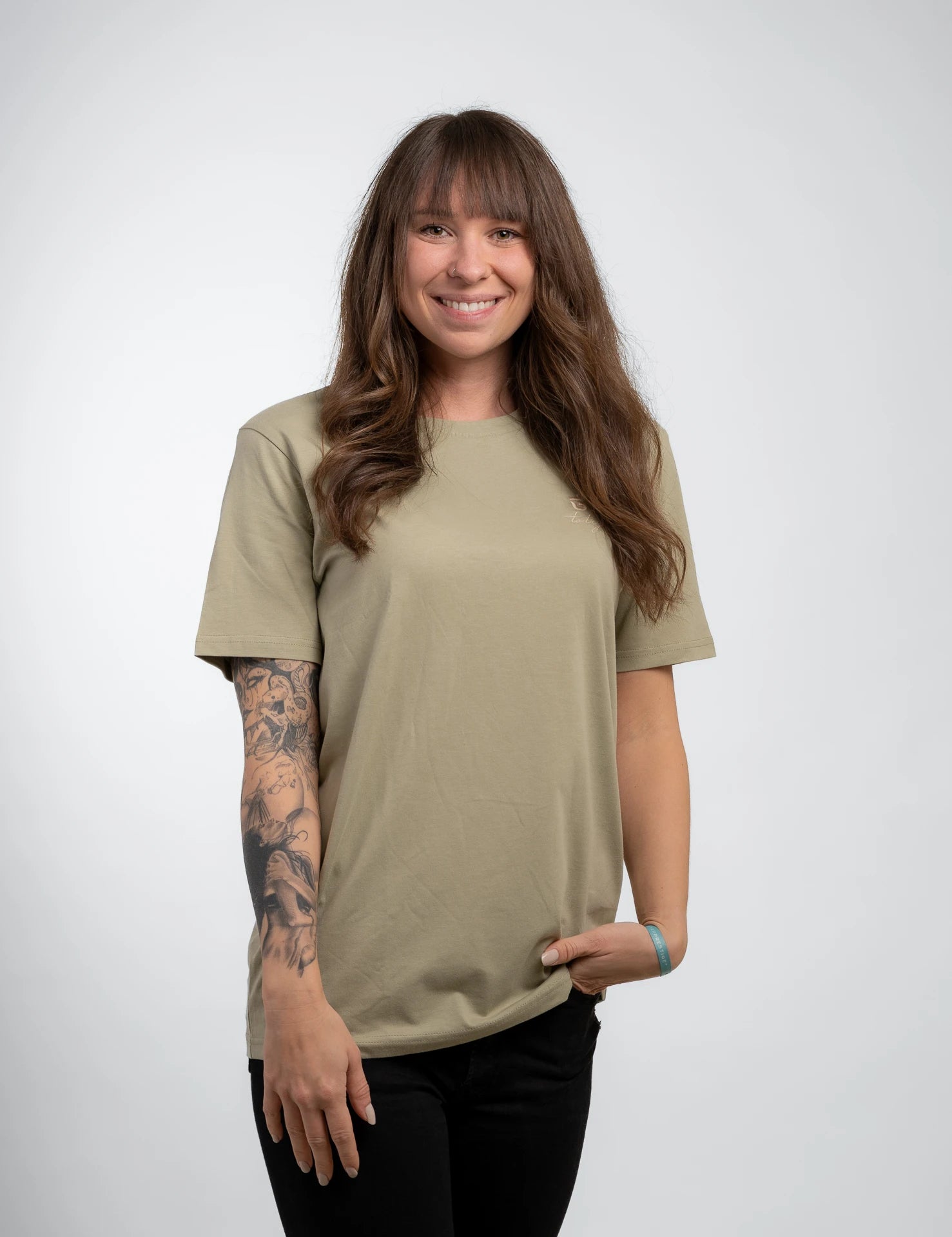 Lightgreen classic Bio-Baumwolle T-Shirt mit beigen, 1d totry Stick auf der Brust.